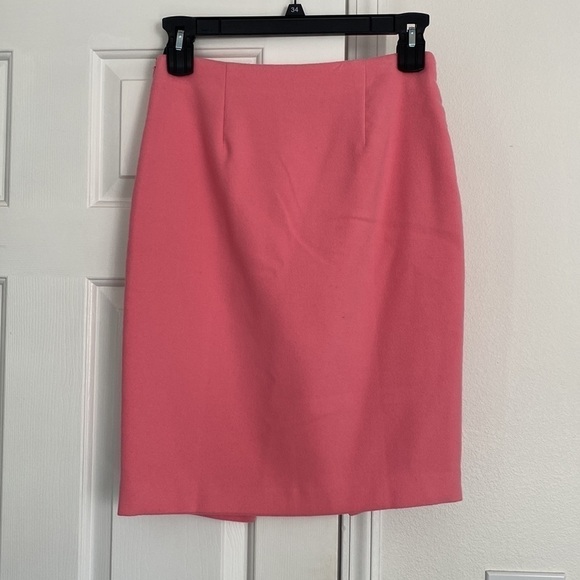 Loft NWT barbiecore pink pencil skirt with zipper embellishment. - Picture 12 of 14